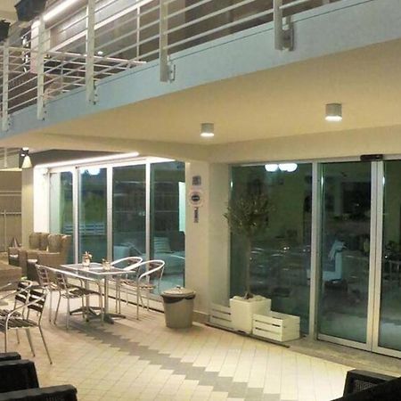 Hotel Half Moon Airport Restaurant Rimini Exterior photo